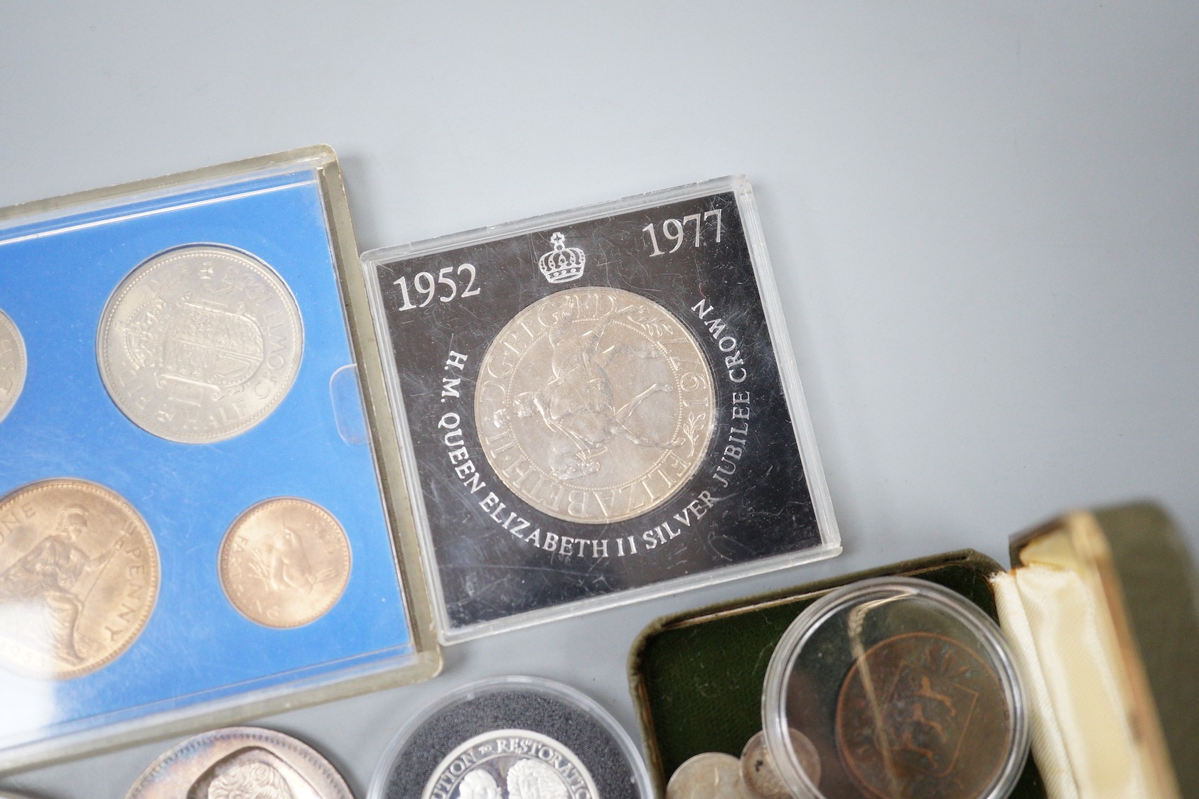 UK Royal Mint and World coins, including a 1799 penny, about UNC, a specimen set of QEII coronation 1953 coins, 2006 and 2010 £2 coins with minting errors, Venezuela 10 bolivares 1973, Donald Trump commemorative coins, a